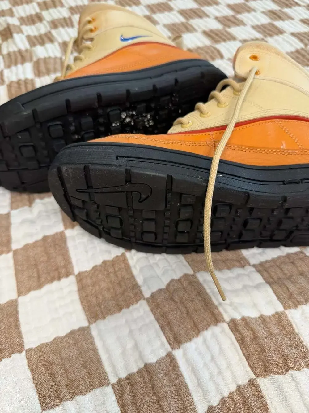 Nike ACG Woodside 2 Size 4.5Y Golden Moss Orange Boots